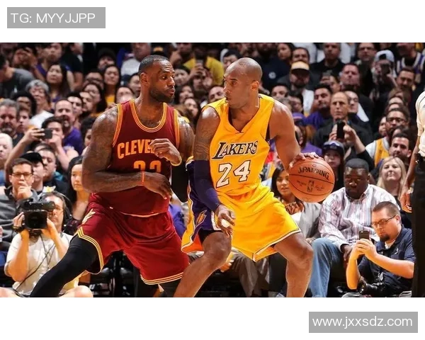 詹姆斯与科比巅峰对决经典瞬间回顾与篮球传奇的永恒对比