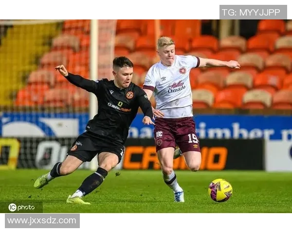 邓迪联与哈茨的激烈对决谁能在苏超赛场上笑到最后